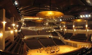Vista del auditorio con la visita virtual.